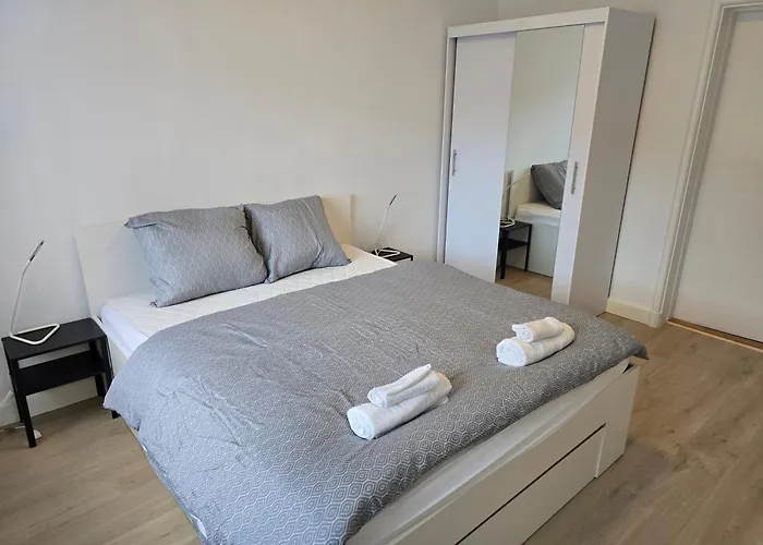 4 Vaerelses I דירה *