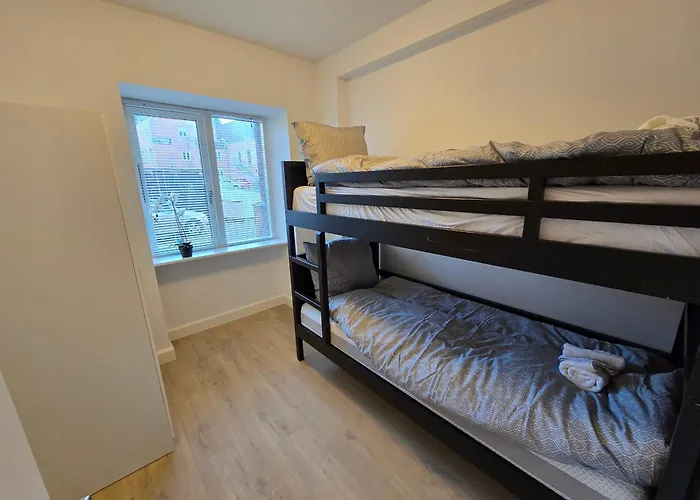 דירה 4 Vaerelses I *