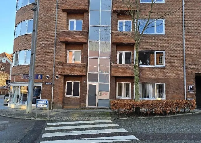 דירה 4 Vaerelses I *